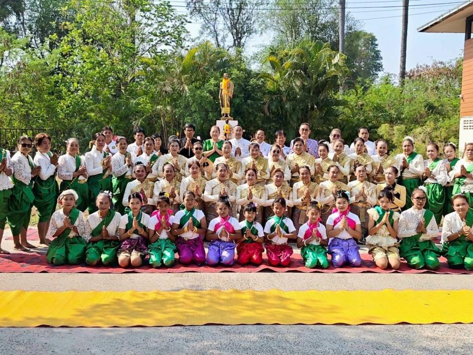 รำบวงสรวงท้าวสุรนารี